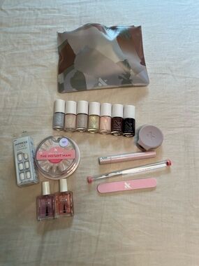 Olive & June nail kit